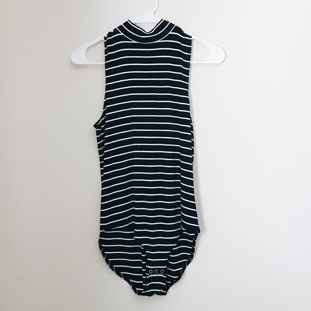 AMERICAN EAGLE White Striped Bodysuit